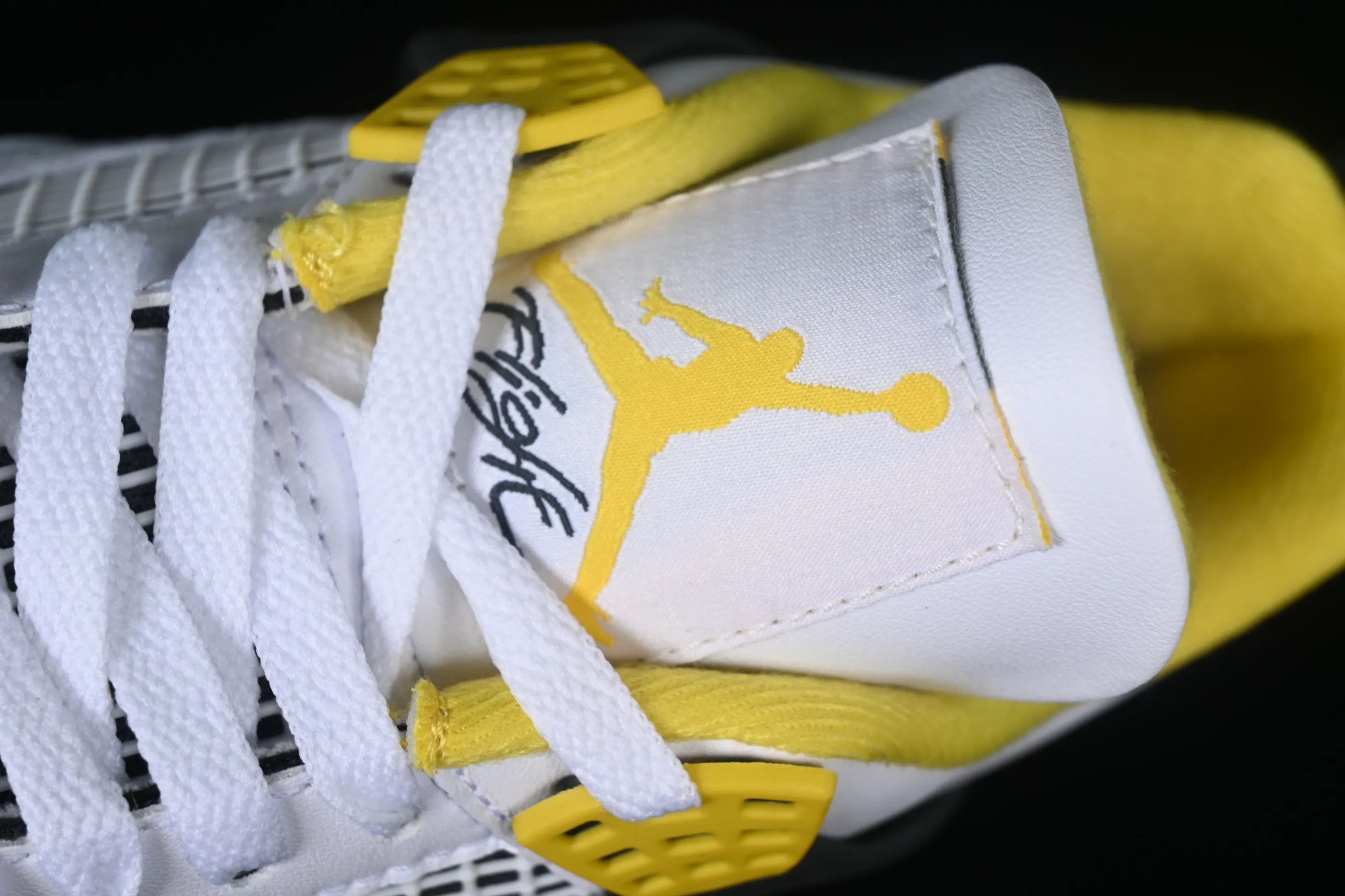 All categories Air Jordan Jordan series basketball shoes Air Jordan 4 L version Air Jordan 4 Retro "Vivid Sulfur" AJ4 Joe 4 White Thunder AQ9129-101